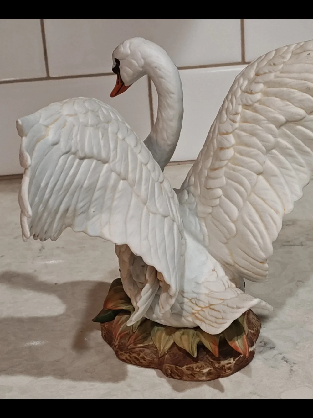 Vintage Cottagecore 1987 Homco Swan Porcelain Figurine on Wooden Base EC!